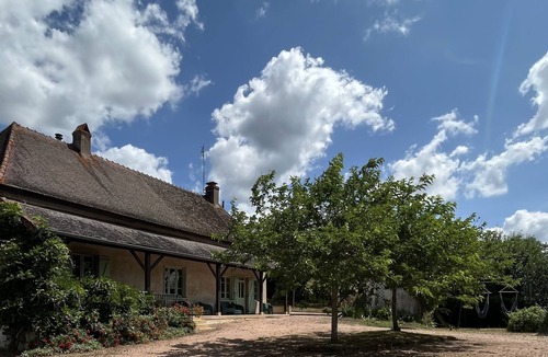Saint-Marcelin-de-Cray House | La Maison de Command, Gîte Pour 6 Personnes en Campagne, Avec Piscine