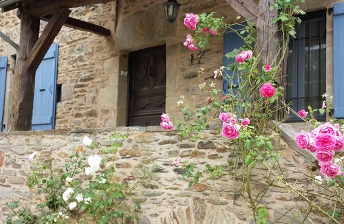 Druelle Balsac House | La Maison aux Volets Bleus
