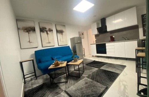 Plateau — Pyramide House | La maison bleue (4 km from Orly airport without planes)