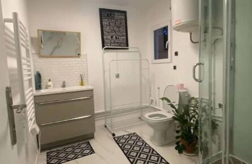 Plateau — Pyramide House | La maison bleue (4 km from Orly airport without planes)