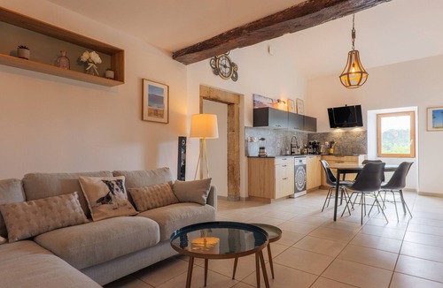 Ailhon House | La Maison Bleue du Plot – Peaceful Stone House with Pool and Garden