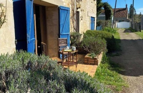 Cuncy-les-Varzy House | La Maison bleue