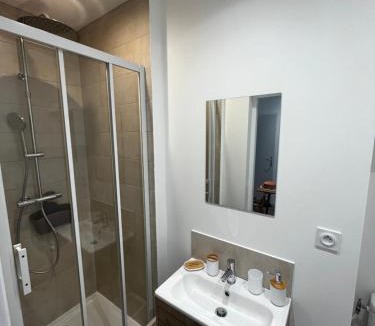 Pont-du-Chateau Apartment | La maison castelpontine T3