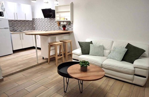 Valreas House | LA MAISON D' EMMIE 83m2 with WI-FI