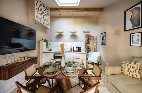 Arsenal House | La Maison de la Bastille