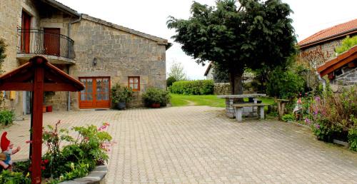 Lapte House | la maison de pierre