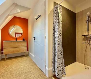 Moulins Apartment | La Maison Des Cours - WIFI - Centre ville