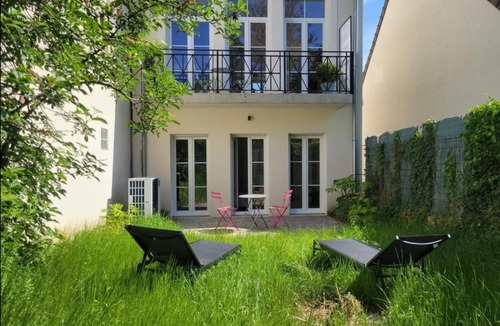 Nogent-sur-Marne House | La Maison Marne & Bois - Private Suite & Garden, kitchenette, near Paris
