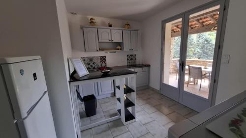 Rochecolombe Apartment | La maison près de la cascade.