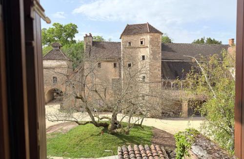 Etrigny House | La Maison Rosie, Charme bourguignon, vue château, terrasse