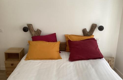 Ornans House | La Mamone