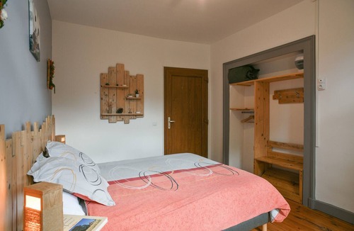 Saint-Franc Bed & Breakfast | La Palette Guest Room with Mountain View, Shared Garden & Wi-Fi