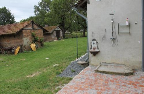 Saint-Germain-du-Bois Cabin | La Petite Ferme du Marais