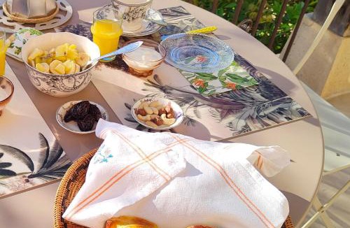 Burgy Bed & Breakfast | La petite madeleine - Chambre d'hôtes- Piscine & spa