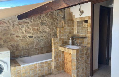 Gras House | La petite maison en pierres