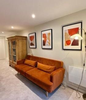 Koenigsmacker House | La petite maison orange