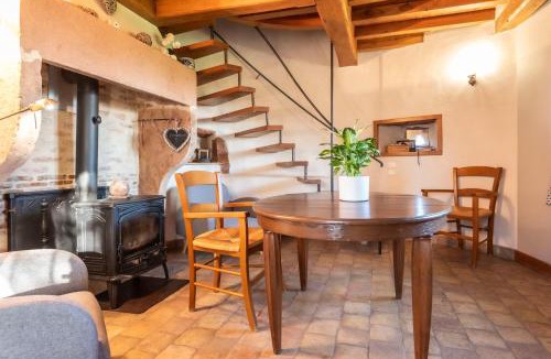 Hurigny Apartment | La Petite Tour du Château de Salornay