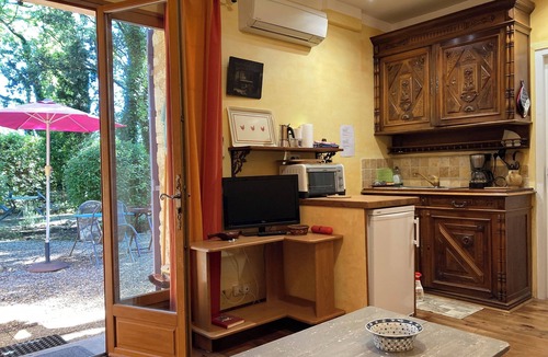 Mazan Apartment | La Pïchoune - 1 bro - Swim. Pool - Large Garden - Wooded prop. - A gem!