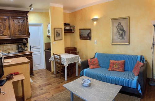 Mazan Apartment | La Pïchoune - 1 bro - Swim. Pool - Large Garden - Wooded prop. - A gem!