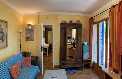 Mazan Apartment | La Pïchoune - 1 bro - Swim. Pool - Large Garden - Wooded prop. - A gem!