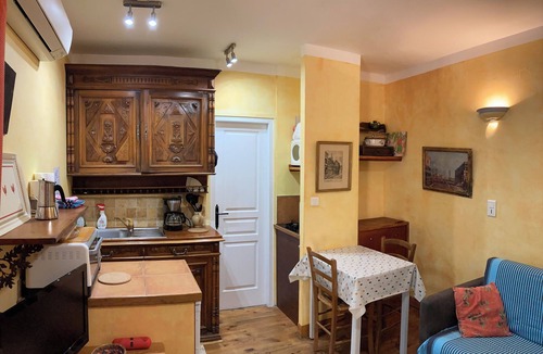Mazan Apartment | La Pïchoune - 1 bro - Swim. Pool - Large Garden - Wooded prop. - A gem!
