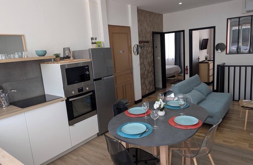 Montlucon Apartment | La Piscine - Villa Valmy - Hypercentre - Railway station