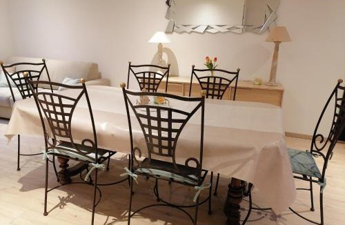 Montmiral Apartment | La pivoine de Montmiral 7 personnes