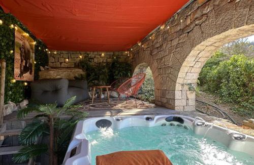 Saint-Auban-sur-L'Ouveze House | La porte de l'eau Piscine chauffée et jacuzzi