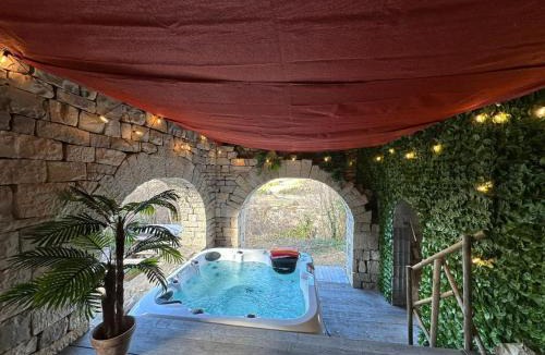 Saint-Auban-sur-L'Ouveze House | La porte de l'eau Piscine chauffée et jacuzzi