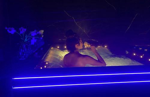 Mellecey House | La Ronde des Bois - Romance et Bien Être - Jacuzzi privatif-piscine-patio