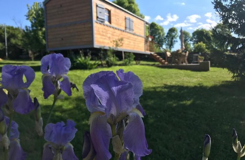 Coltines House | La roulotte au fond du pré