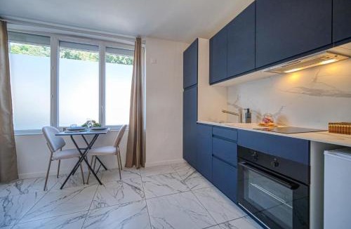 Livron-sur-Drome Apartment | LA SECRET ROOM - suite de luxe avec jacuzzi