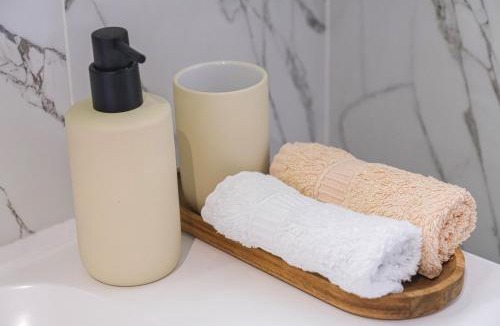 Livron-sur-Drome Apartment | LA SECRET ROOM - suite de luxe avec jacuzzi