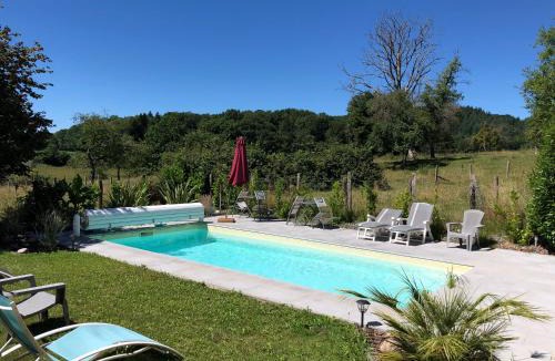 Sorans-les-Breurey House | La Soranaise, Chambre privée avec piscine en pleine campagne