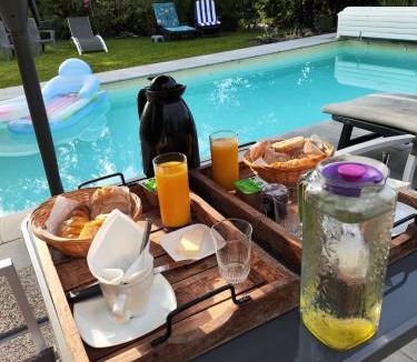 Sorans-les-Breurey House | La Soranaise, Chambre privée avec piscine en pleine campagne