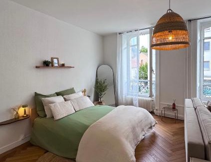 Lons-le-Saunier Apartment | La Suite Asmée - Centre-ville Lons-le-Saunier