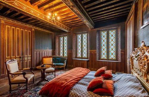 Chevigny-en-Valiere Bed & Breakfast | La "Suite" du Château de Chevigny-en-Valière comprenant deux chambres séparées, située à 12 minutes de la célèbre ville de Beaune