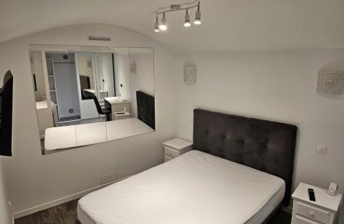 Le Puy-en-Velay Apartment | La suite - Rue droite