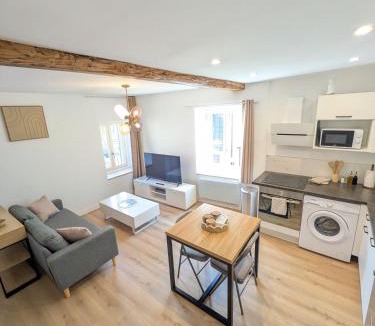 Vertrieu Apartment | La Tour - Appartement rénové, calme et confortable