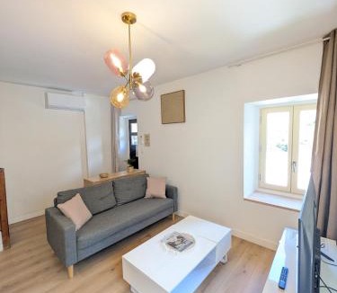 Vertrieu Apartment | La Tour - Appartement rénové, calme et confortable