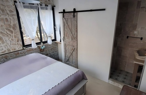 Brantes Bed & Breakfast | La Tour’terelle Guest Room: Mountain View, Private Terrace & Wi-Fi