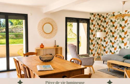 Genissieux House | La Truffière des Collines, gîte 6 personnes, 3 chambres, terrasses et jardin