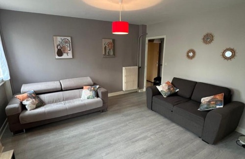 Clermont-Ferrand Apartment | La Vie en Rose - 8 people - Wi-Fi - parking