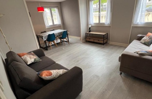 Clermont-Ferrand Apartment | La Vie en Rose - 8 people - Wi-Fi - parking