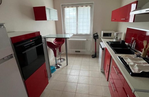 Clermont-Ferrand Apartment | La Vie en Rose - 8 people - Wi-Fi - parking