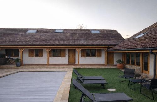 Retournac House | La vie la la - Maison et studios avec piscine, sauna et salle de jeux