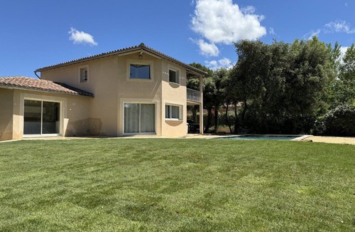 Saint-Didier Villa | La Villa de la Crau