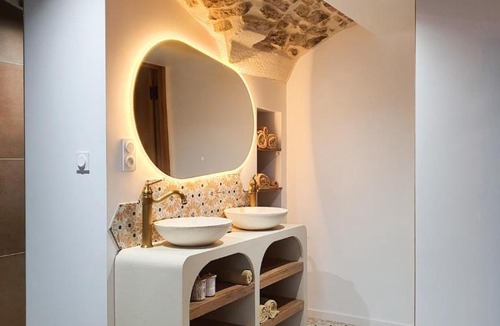 Etoile-sur-Rhone Apartment | La Voûte Etoilée - Suite avec sauna et jacuzzi