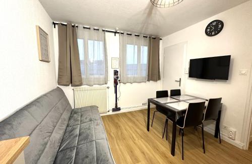 Le Creusot Apartment | LAppart de Droite Confort en ville avec parking privé