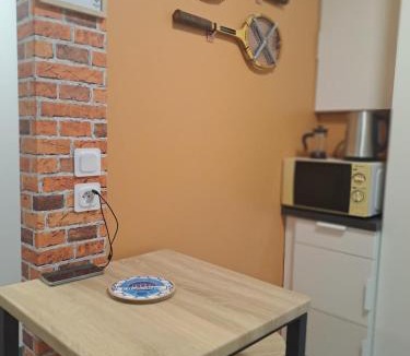 Quartier de France Apartment | Lardy Ma belle, studio cosy, rdc, cure, longue et courte durée
